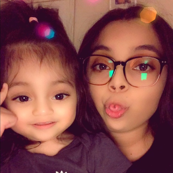 Meet your Posher, Alexia - Picture 1 of 1